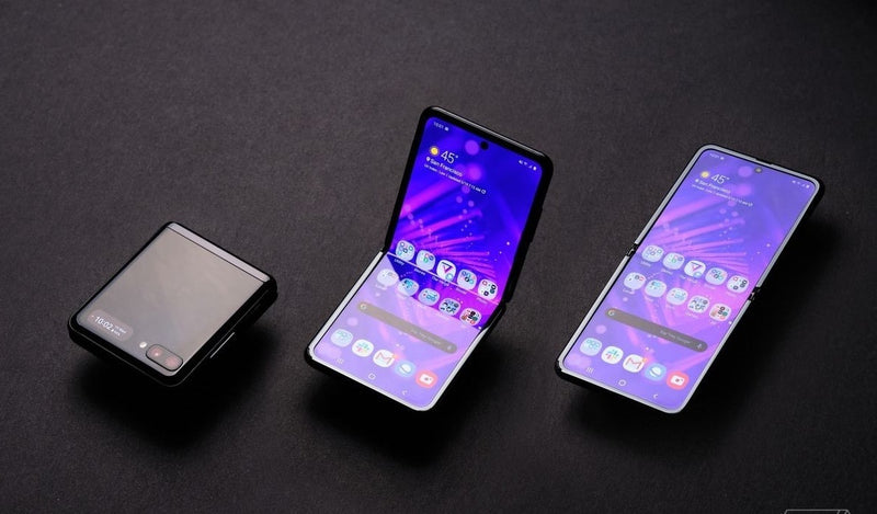 SAMSUNG GALAXY Z FLIP 5 WITH FOLDABLE SCREEN AND POCKET FRIENDLY
